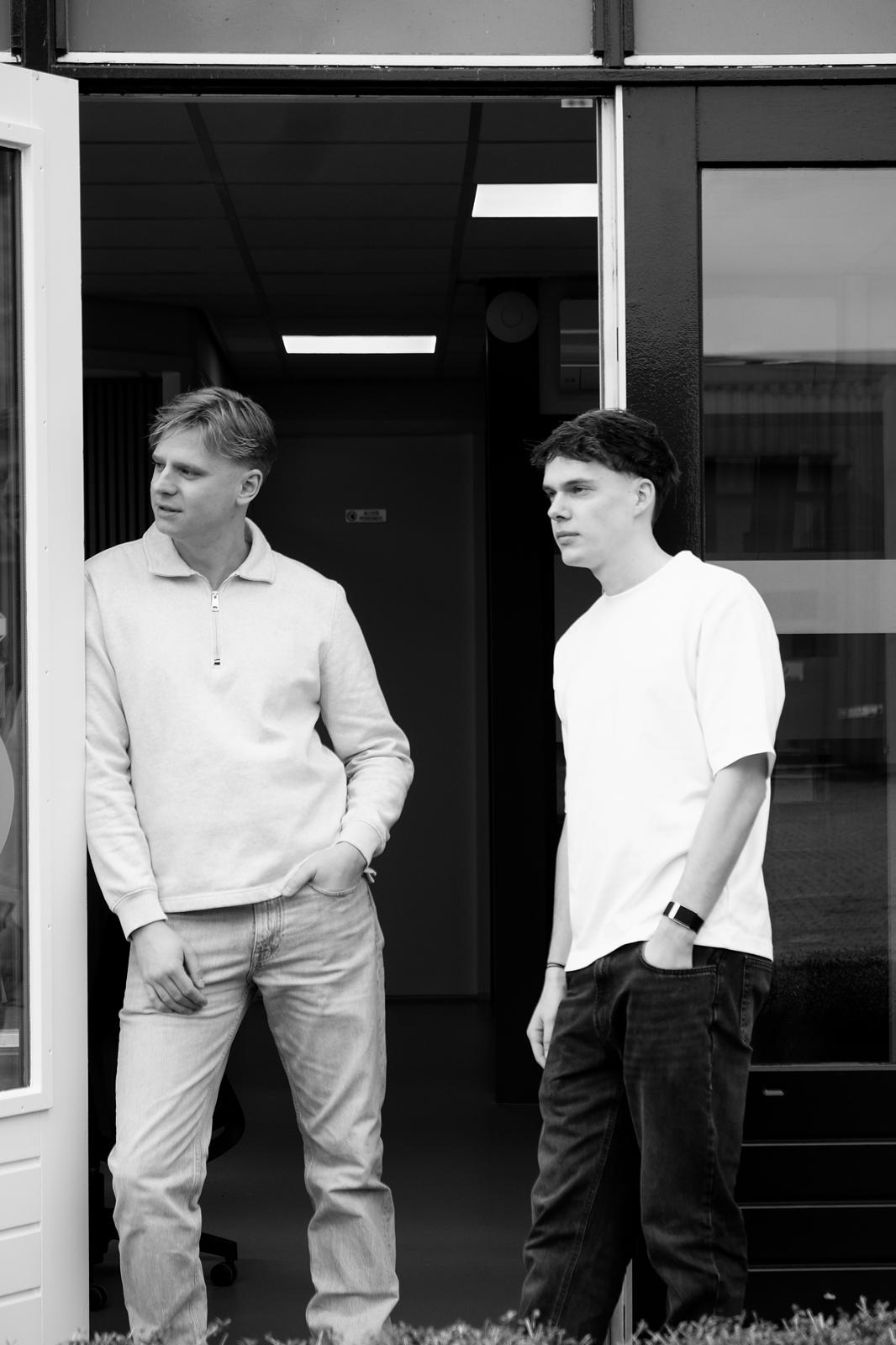 Thomas en Tom van OpTimizeT voor hun kantoor in Zwolle