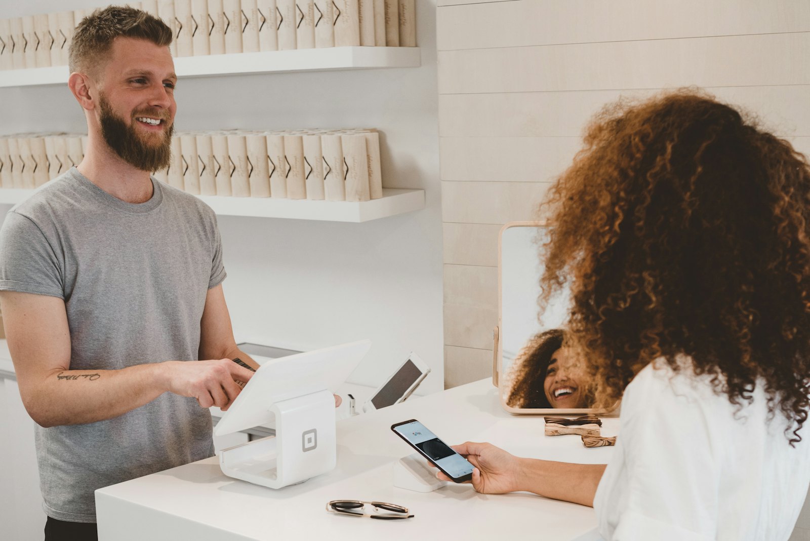 Shopify vs WooCommerce: welk webshop-platform past bij jouw bedrijf?
